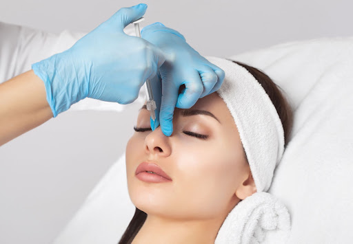 Getting an Eyelid Lift From a Plastic Surgery Clinic – Explained by Non-surgical nose job